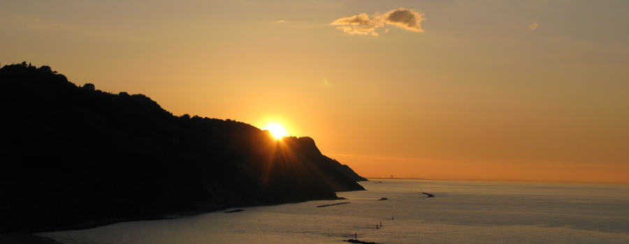 Monte San Bartolo al tramonto